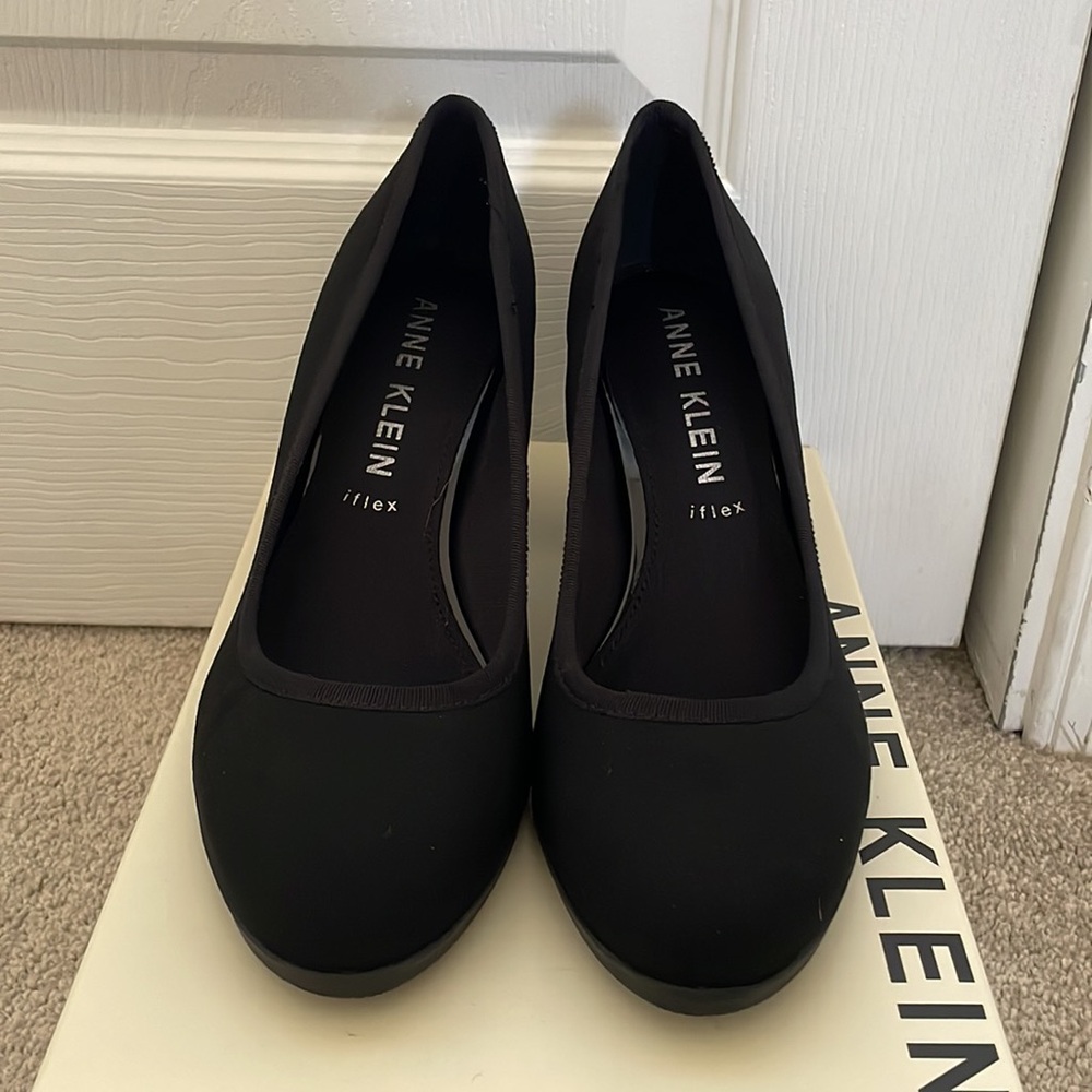 EUC Anne Klein Women’s Castana Block Heeled Pump - Picture 4 of 7